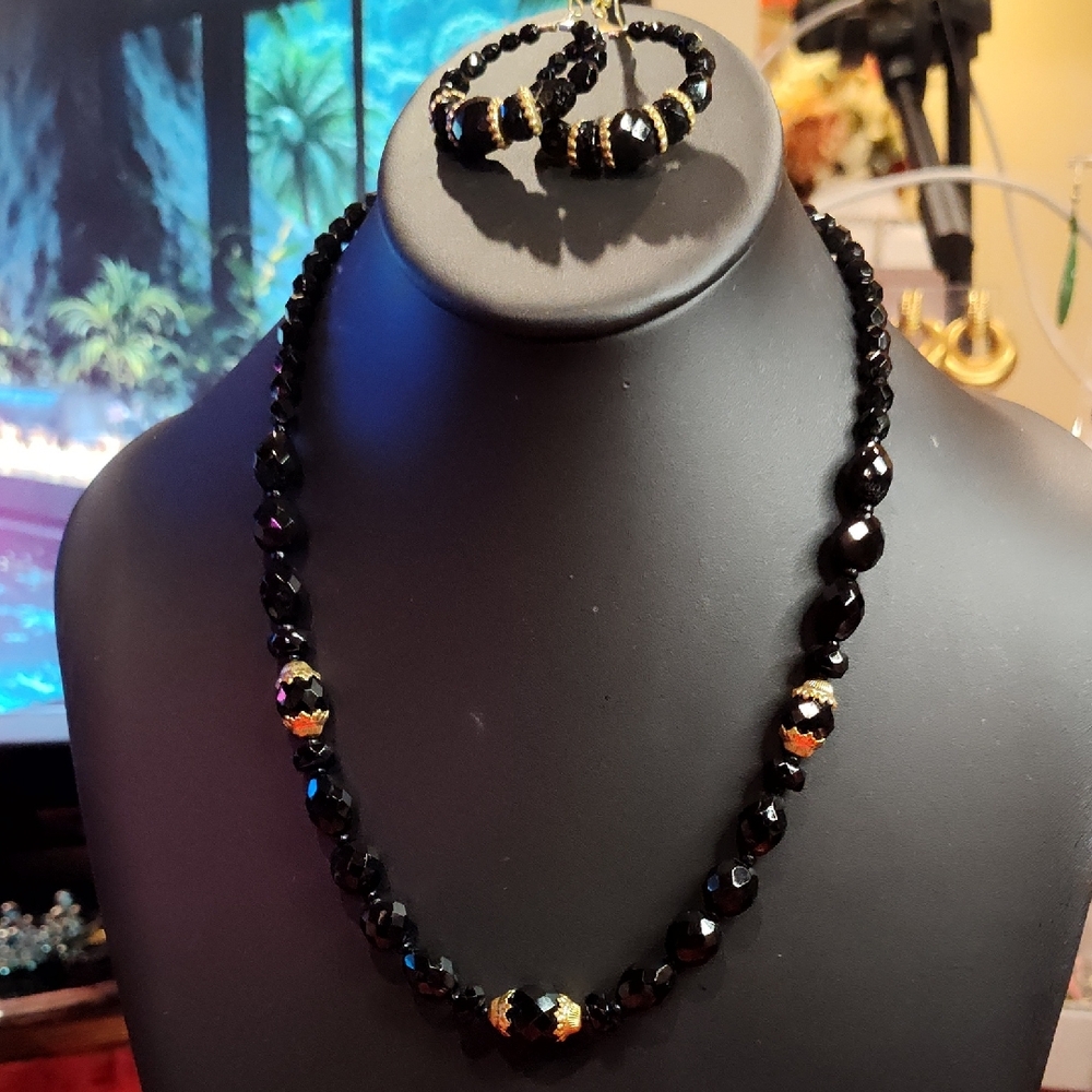 Vintage Beautiful Black and Gold Tone Glass Beaded Necklace and Earring Set